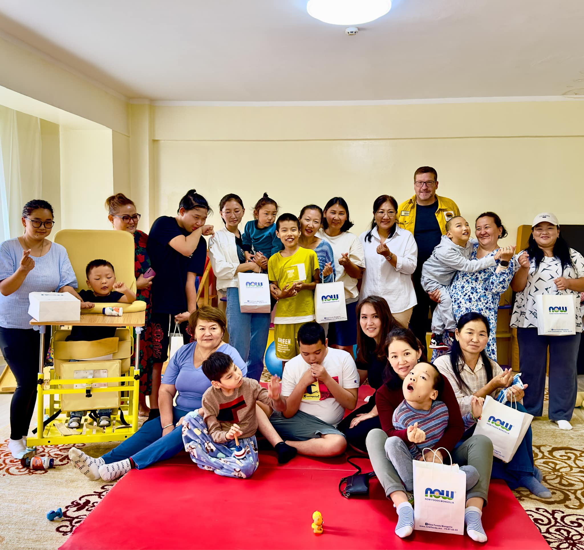 Medizischine Güter für den Verein Erkhem Nandin Suvd